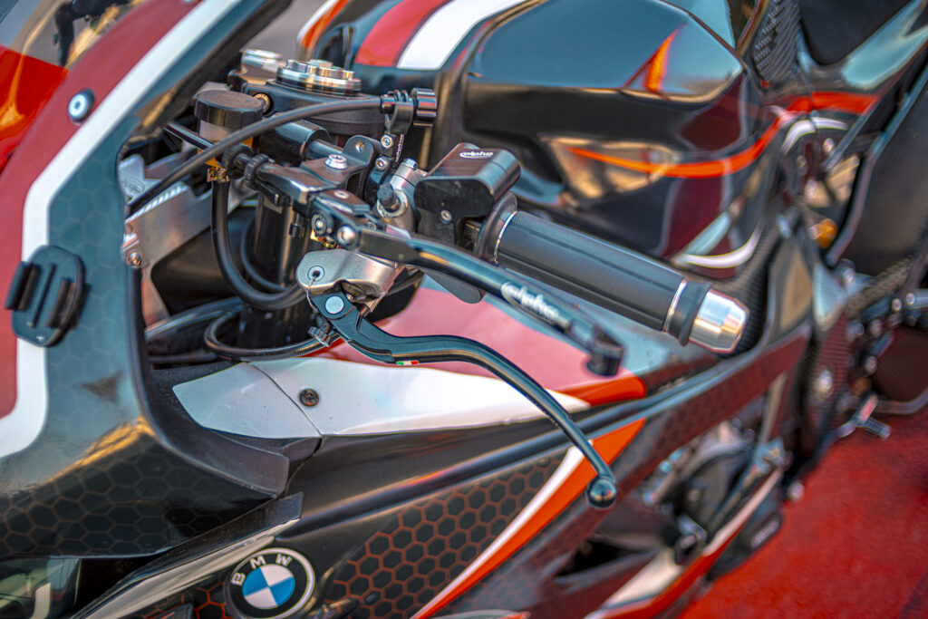 BMS RACEBIKE | bomba de freno trasero en la mano