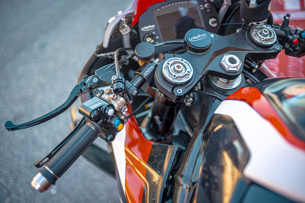 BMS RACEBIKE | BOTONERAS, CARTUCHOS OHLINS Y TIJA ALPHA RACING